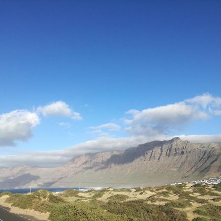 Surfhouse Hostel Famara Caleta De Famara 外观 照片