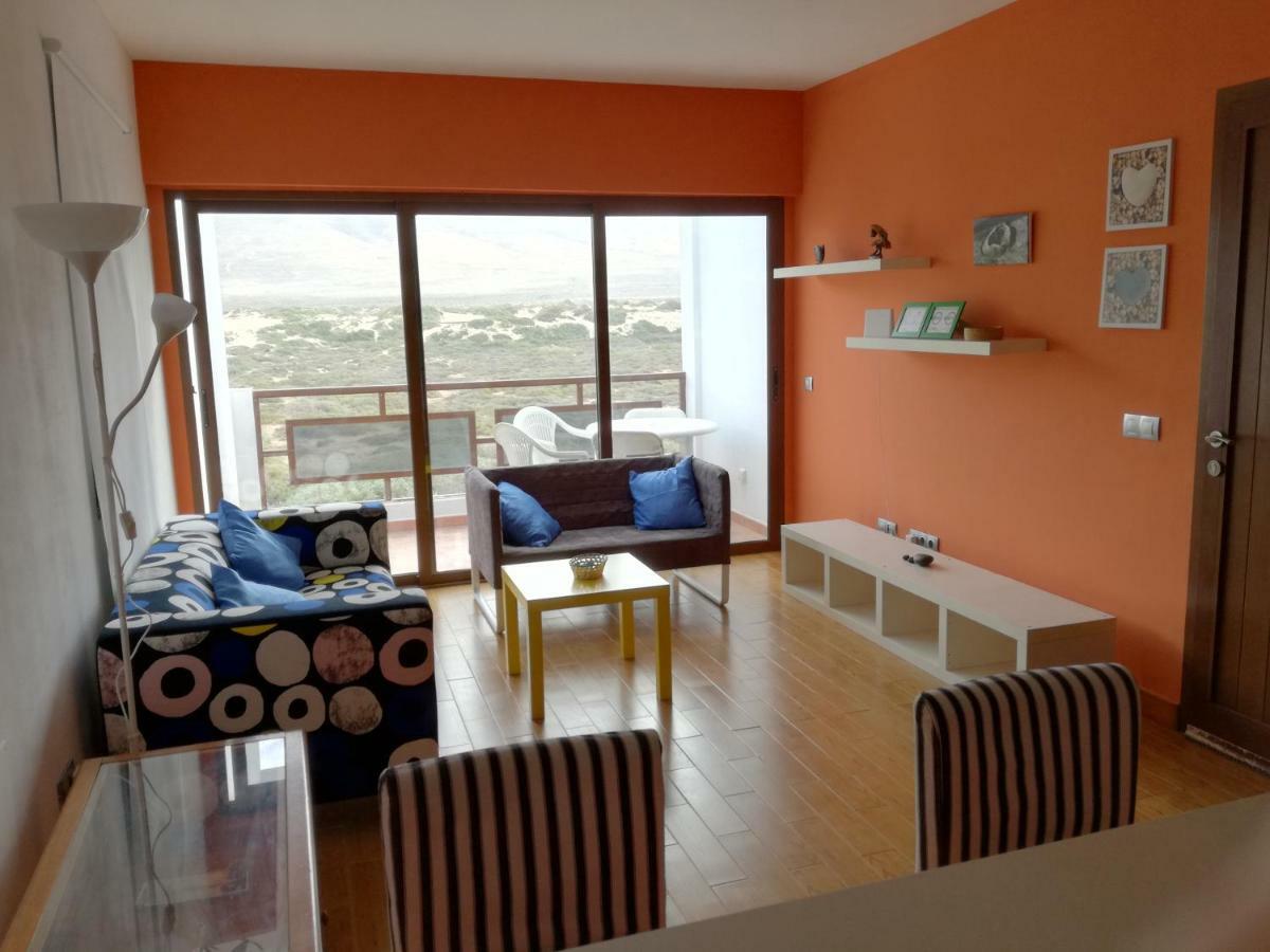 Surfhouse Hostel Famara Caleta De Famara 外观 照片