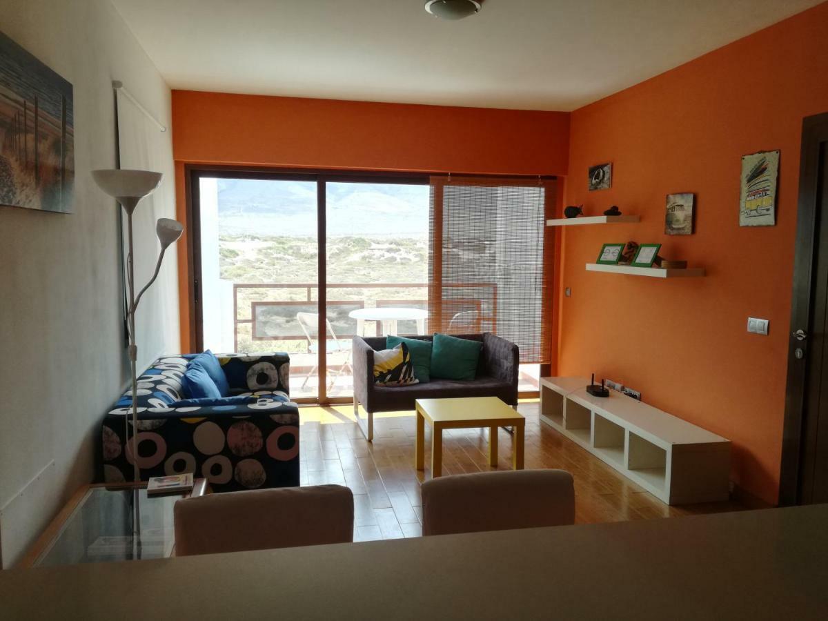 Surfhouse Hostel Famara Caleta De Famara 外观 照片