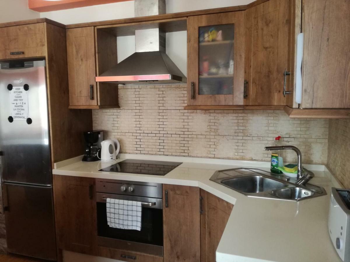 Surfhouse Hostel Famara Caleta De Famara 外观 照片